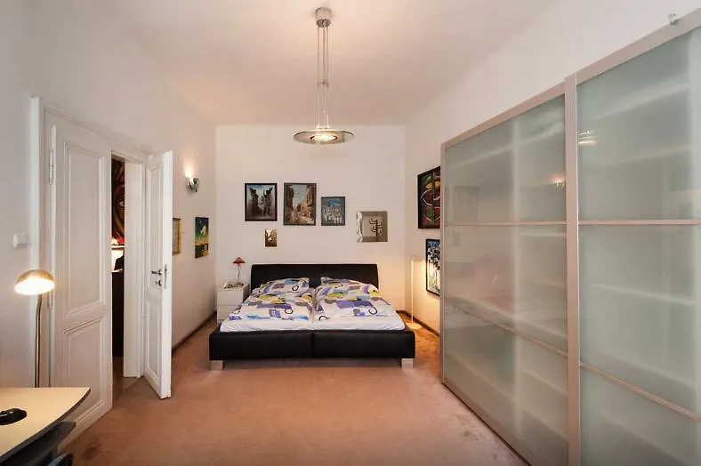 Art Gallery Apartment פראג