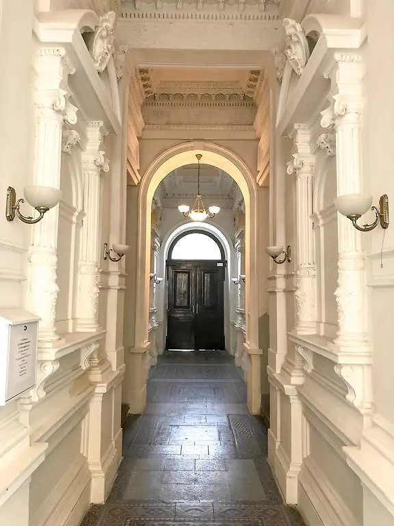 Art Gallery Apartment פראג